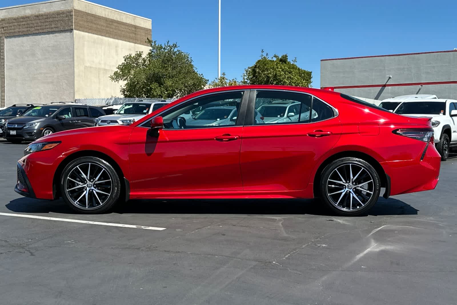 Thumbnail: 2022 Toyota Camry - 9