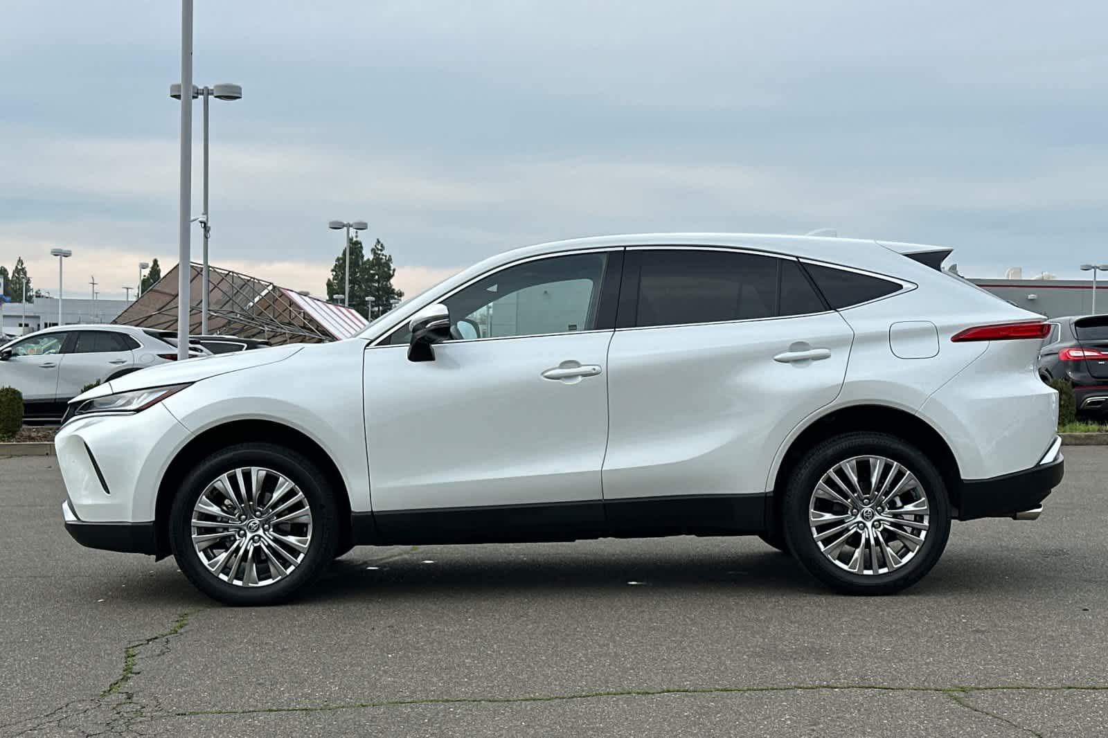 Thumbnail: 2024 Toyota Venza - 9