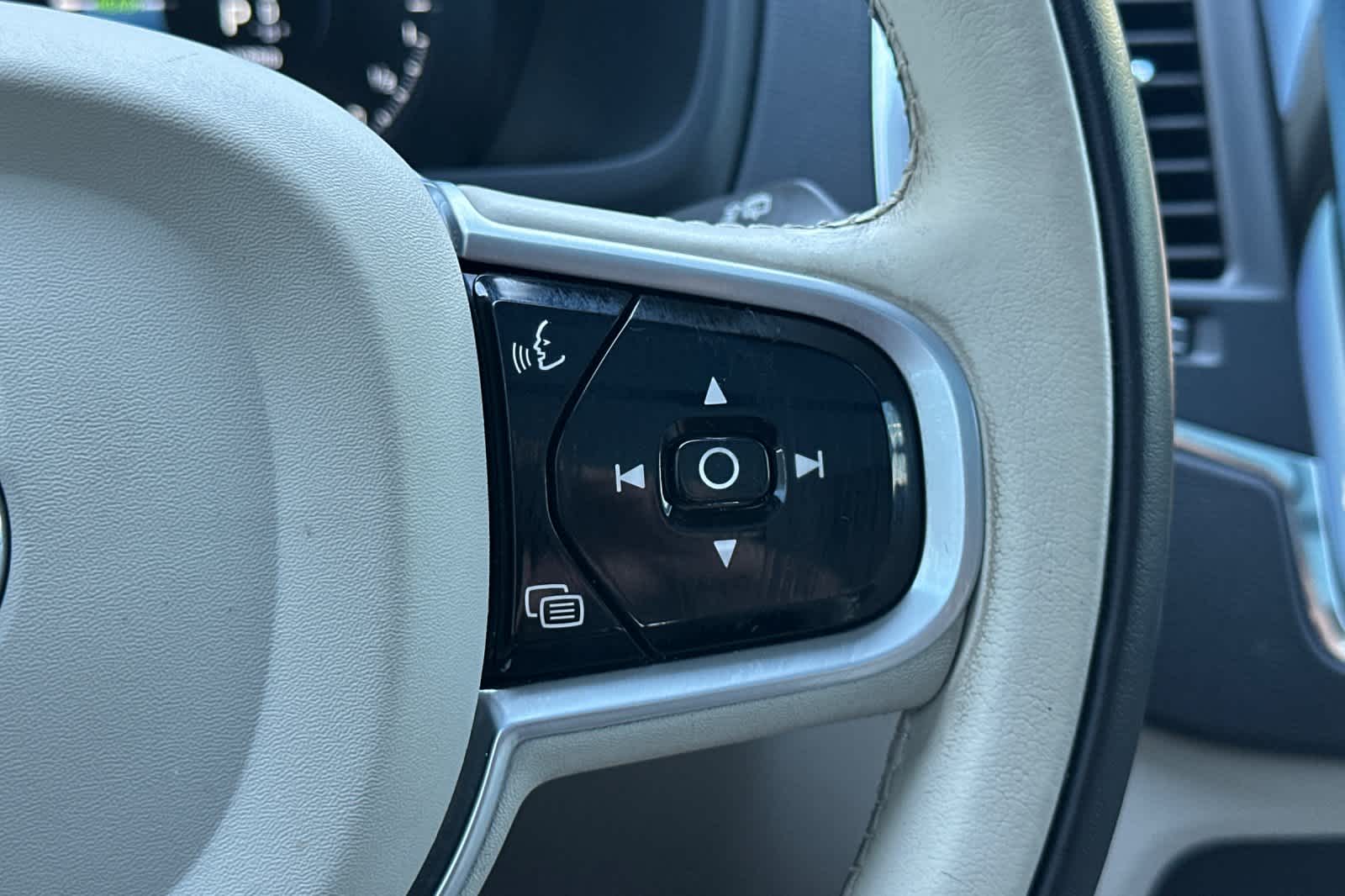 Thumbnail: 2020 Volvo XC90 - 29