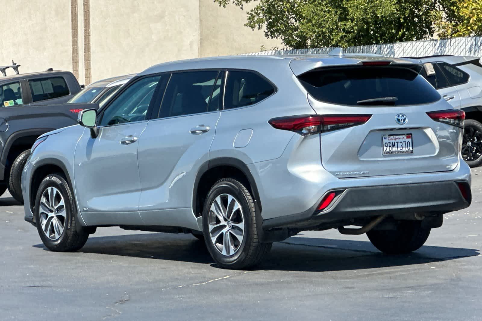 Thumbnail: 2022 Toyota Highlander - 7