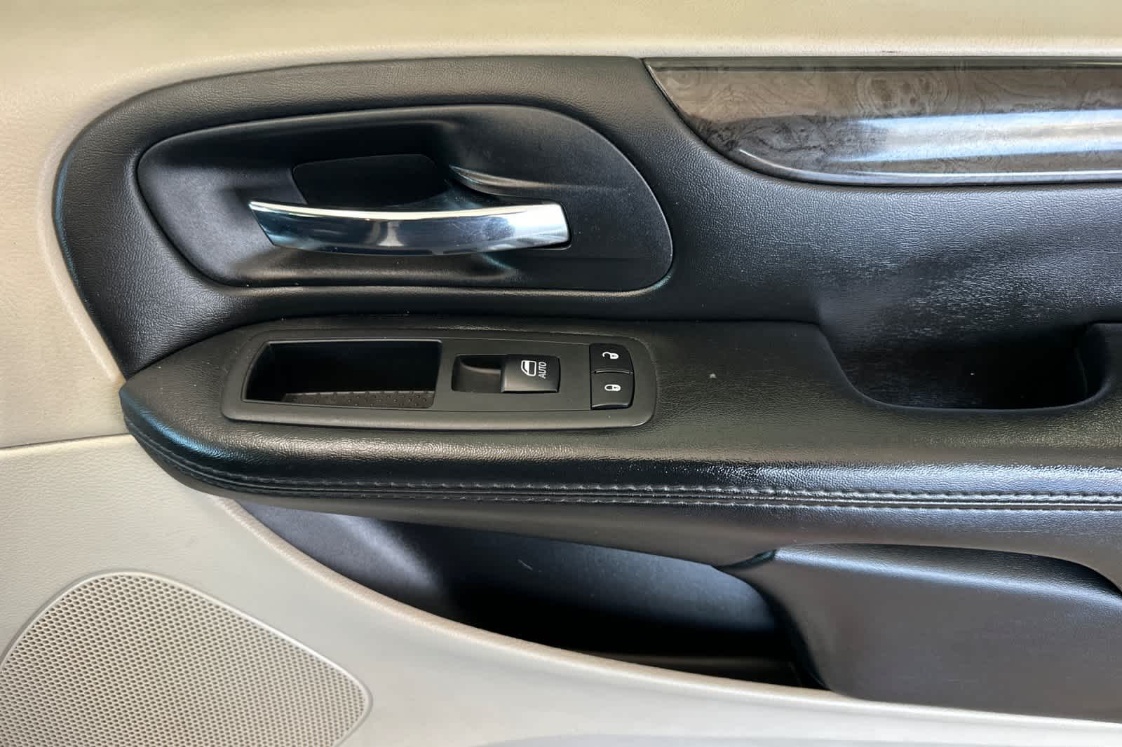 Thumbnail: 2018 Dodge Grand Caravan - 19