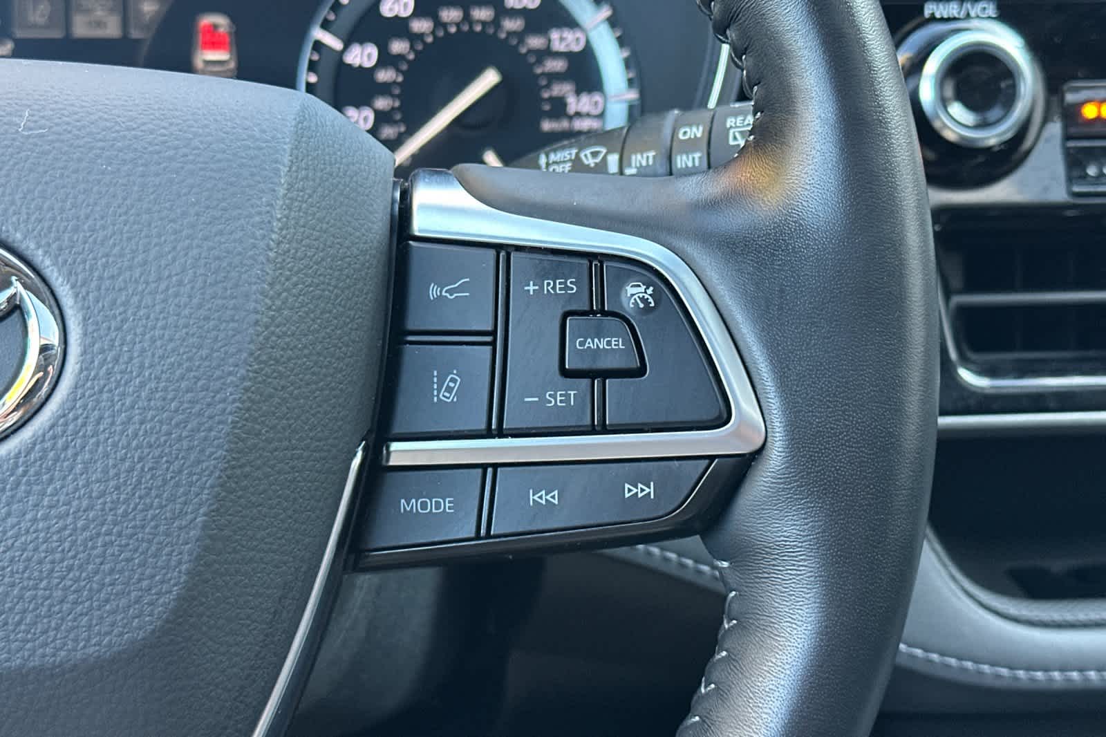 Thumbnail: 2021 Toyota Highlander - 28