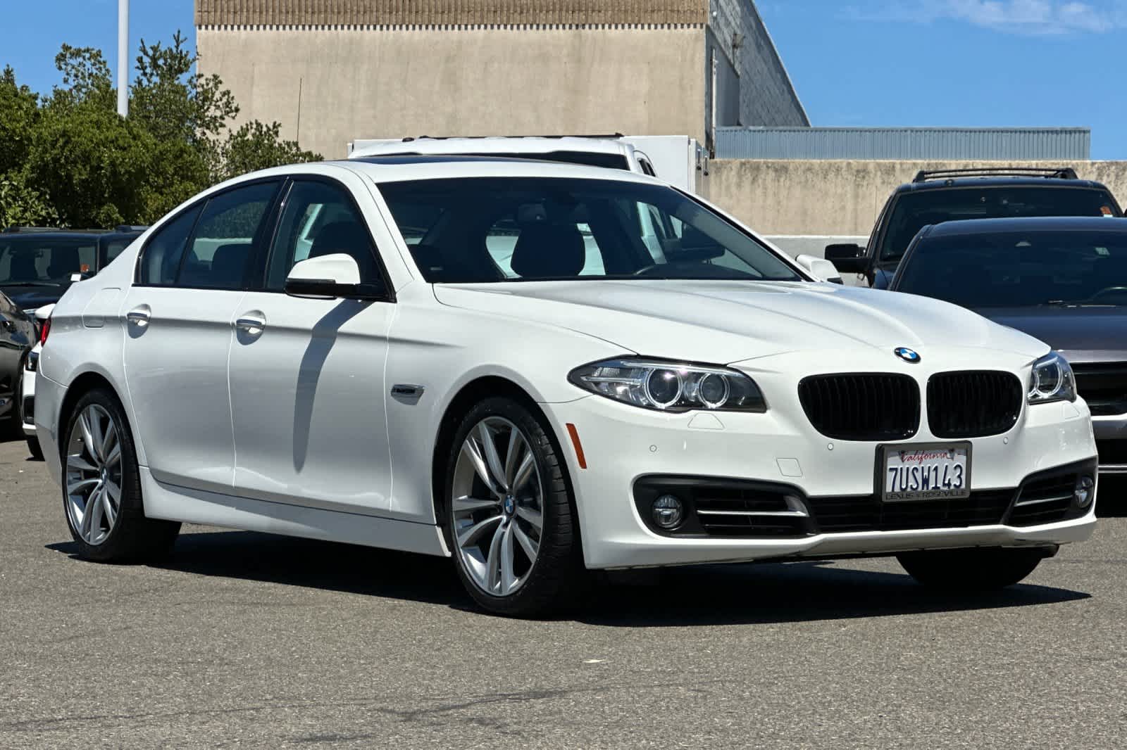 Thumbnail: 2016 BMW 5 Series - 5