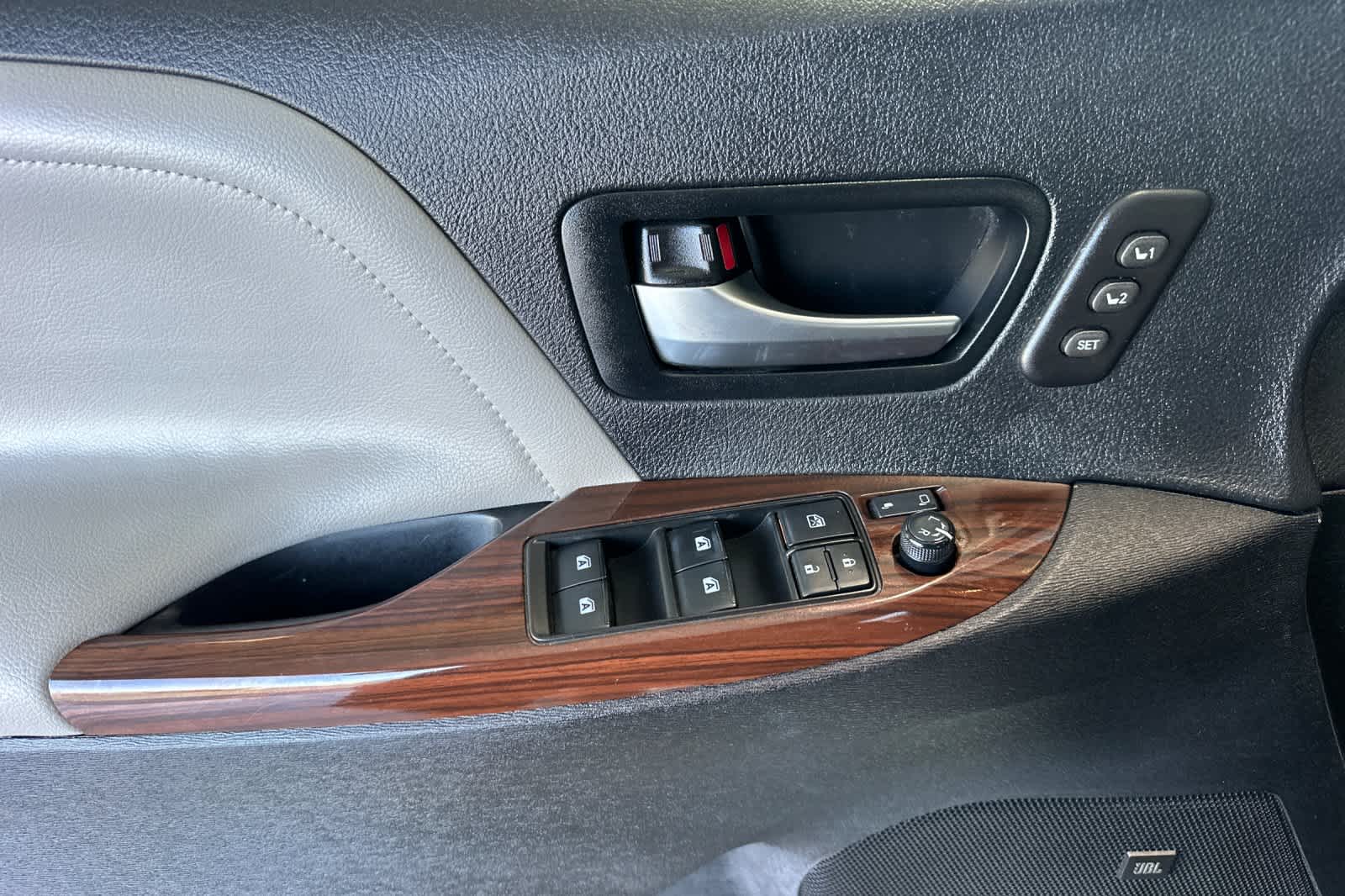 Thumbnail: 2019 Toyota Sienna - 12