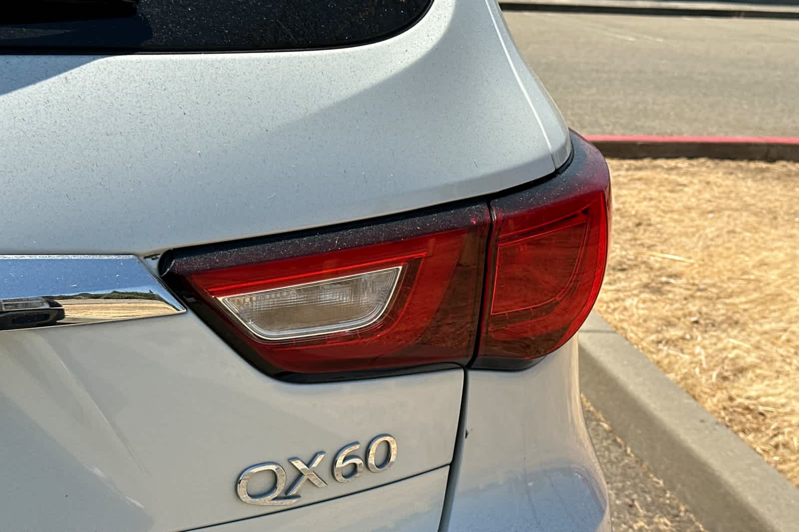 Thumbnail: 2016 INFINITI QX60 - 17