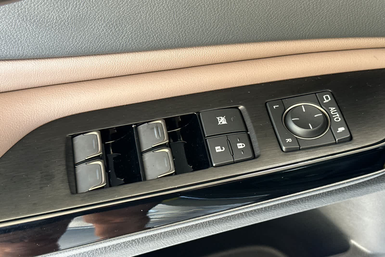 Thumbnail: 2025 Lexus ES - 13