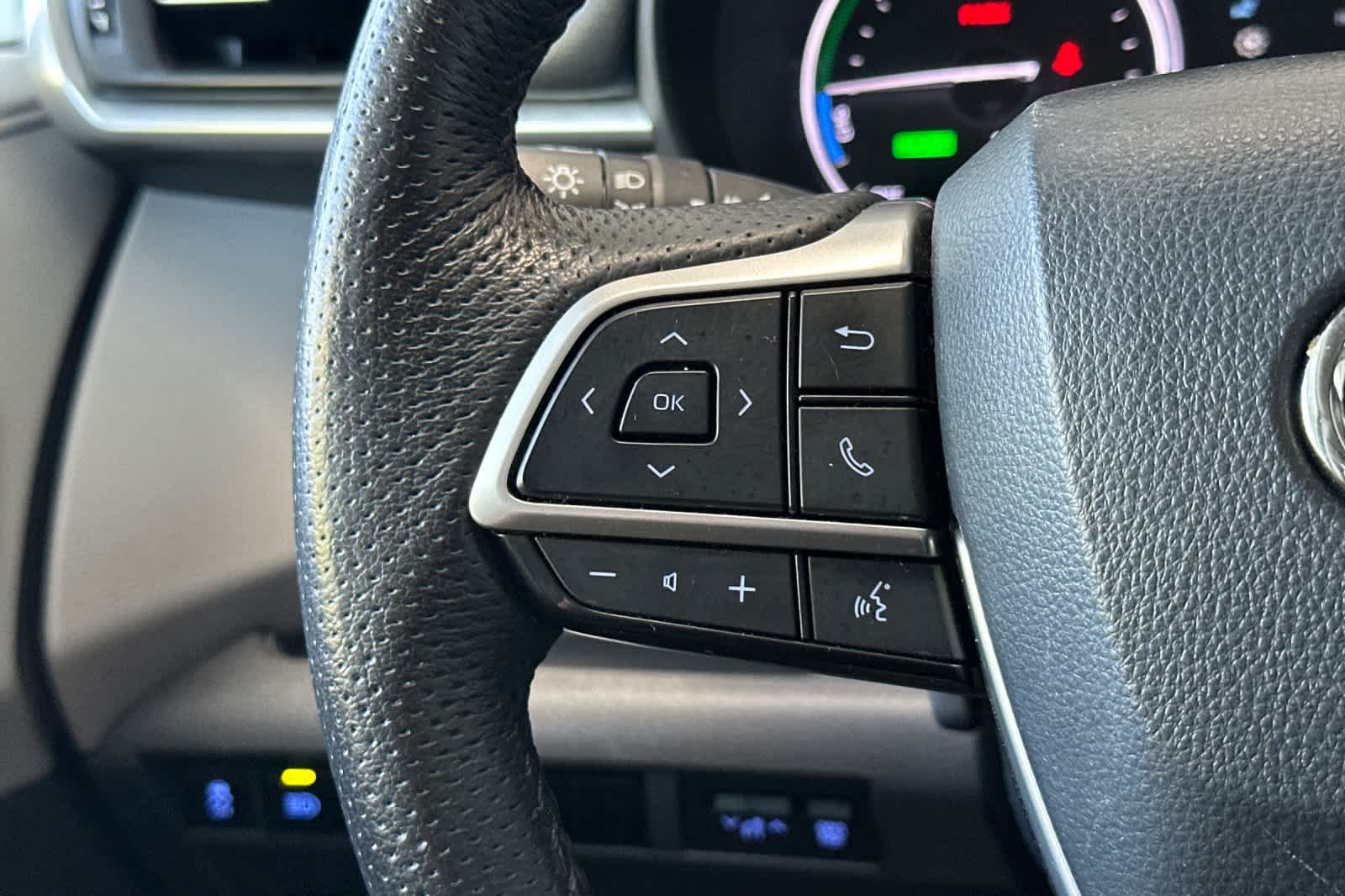 Thumbnail: 2023 Toyota Sienna - 28