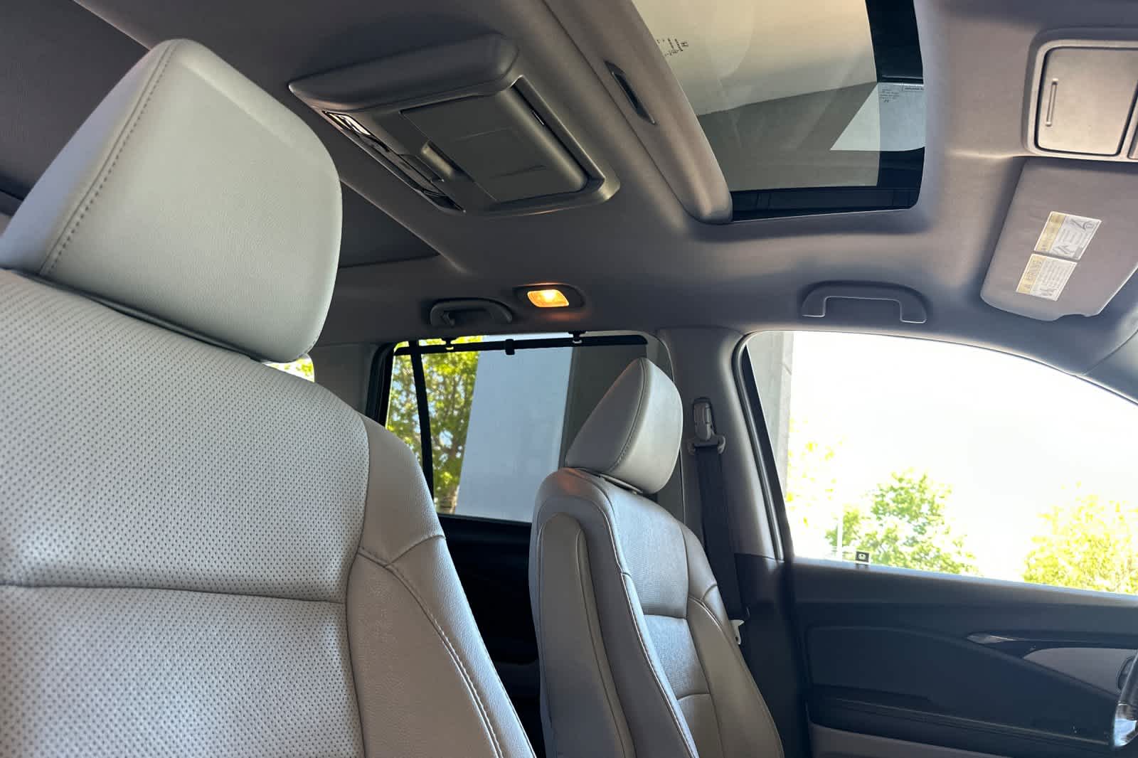 Thumbnail: 2017 Honda Pilot - 20