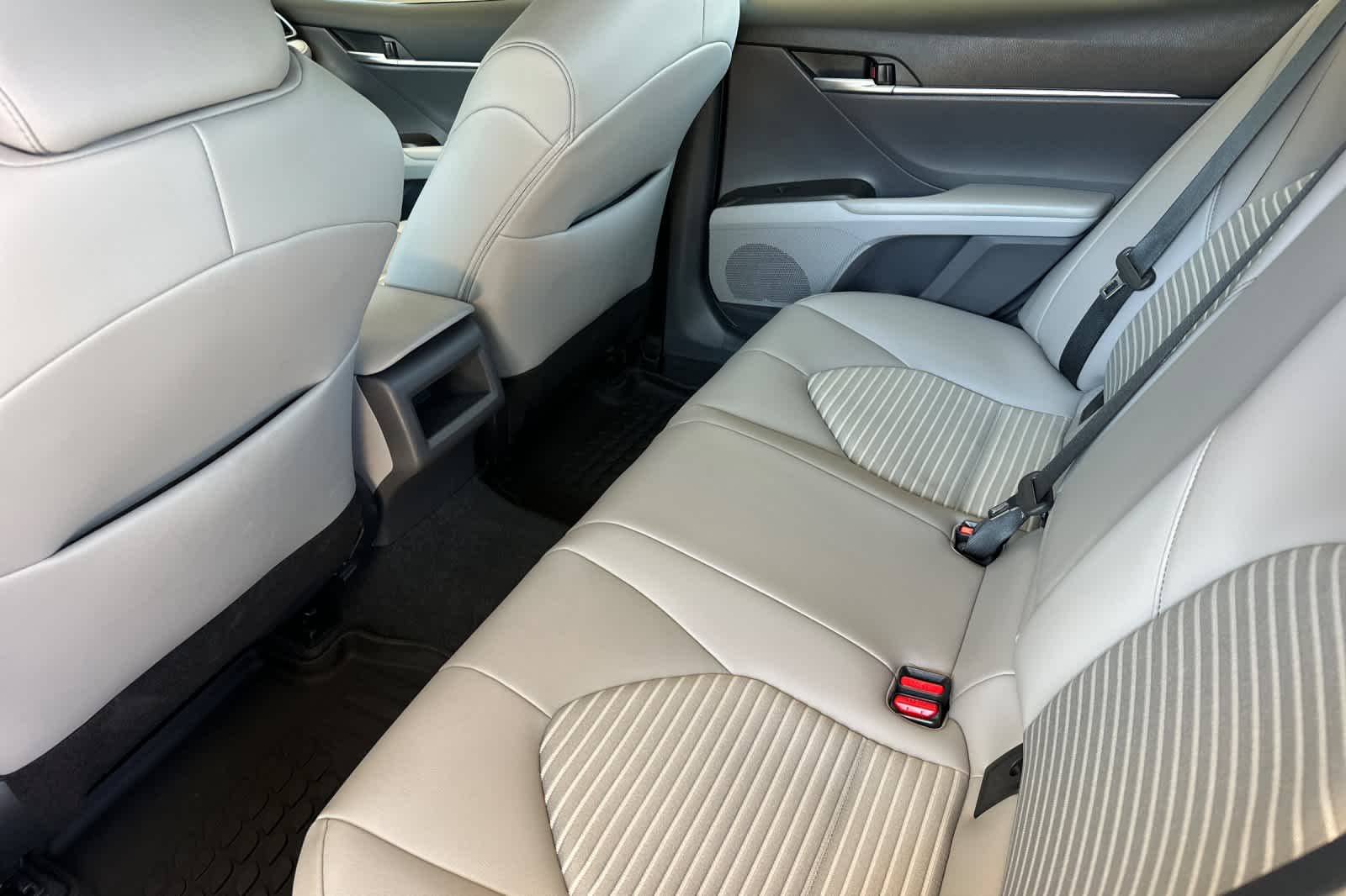 2024 Toyota Camry SE 4