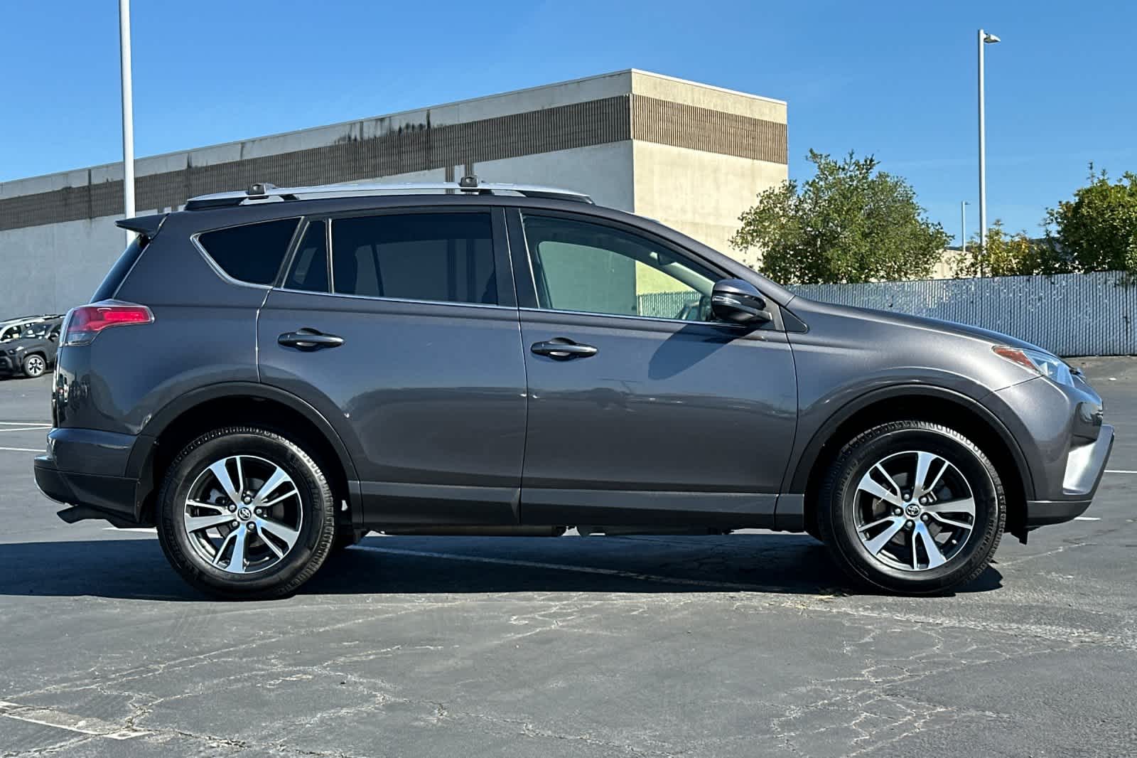 Thumbnail: 2018 Toyota RAV4 - 6