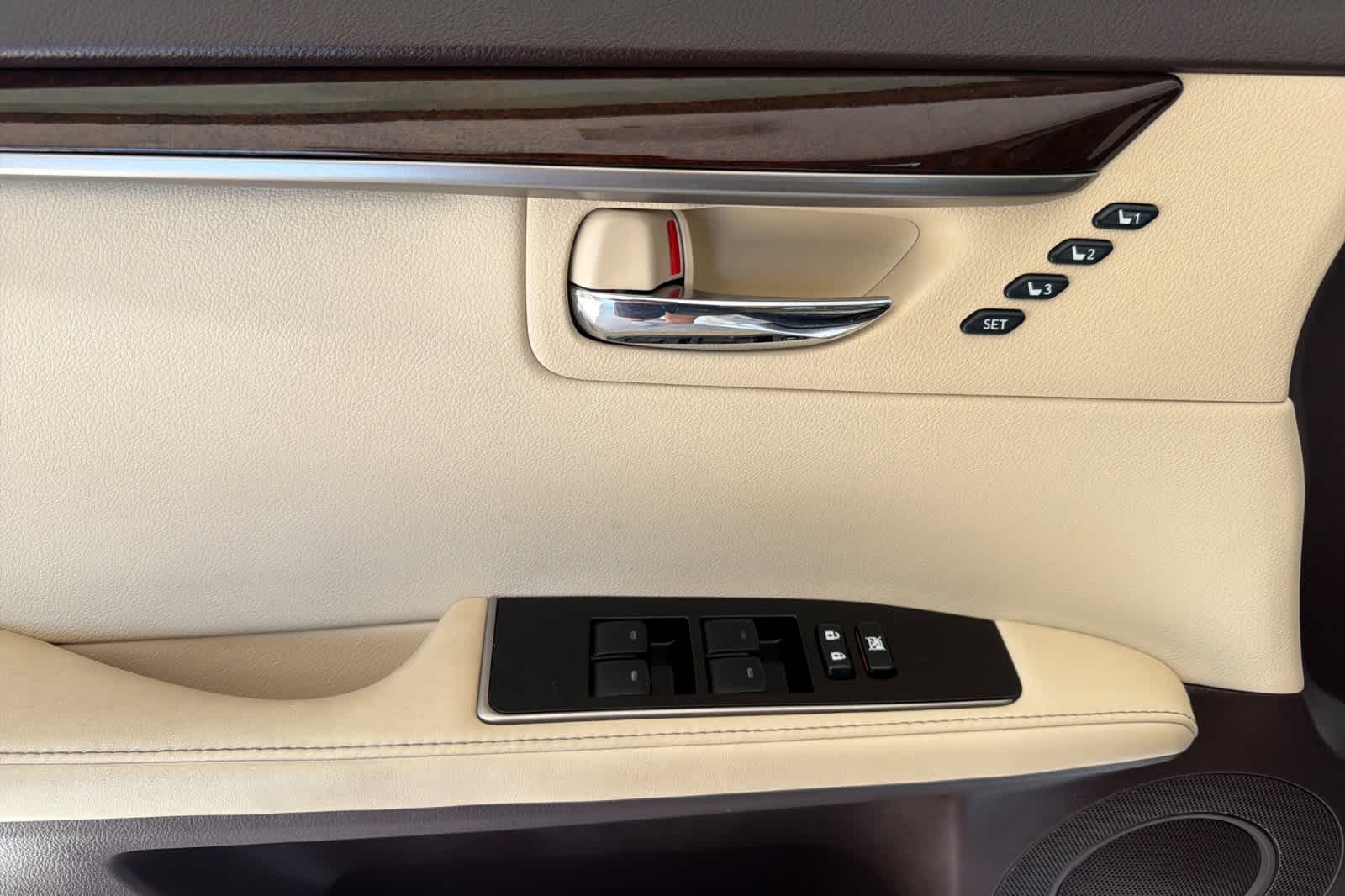 Thumbnail: 2016 Lexus ES - 12