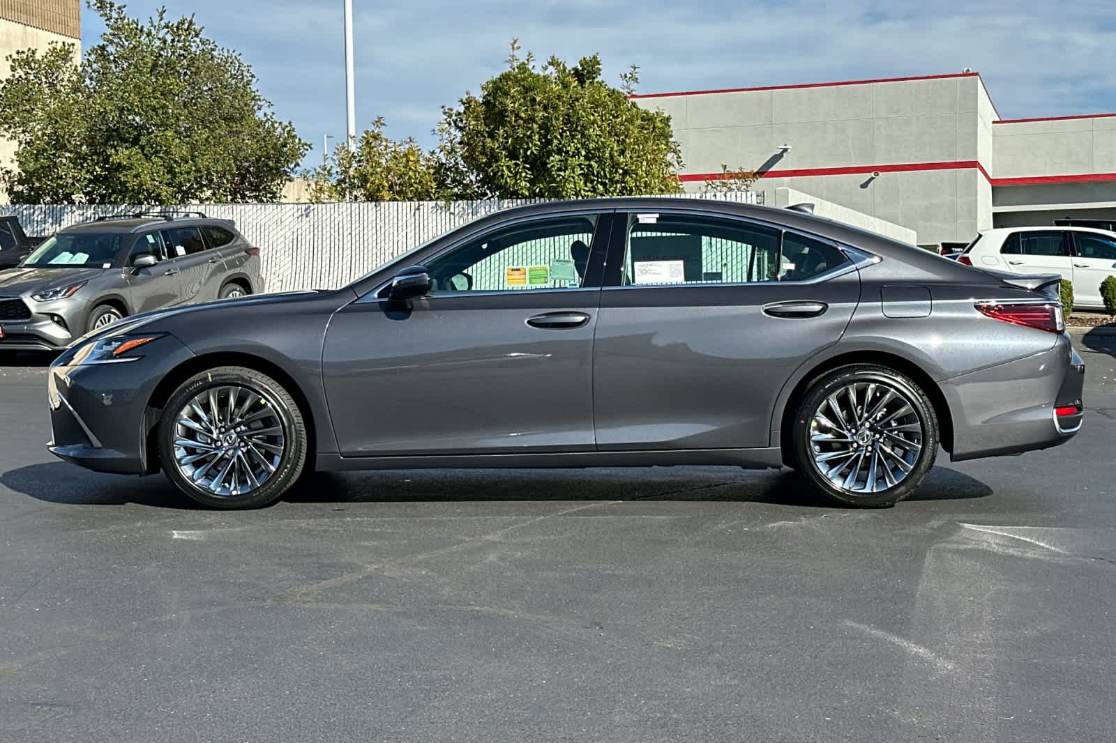 Thumbnail: 2025 Lexus ES - 9