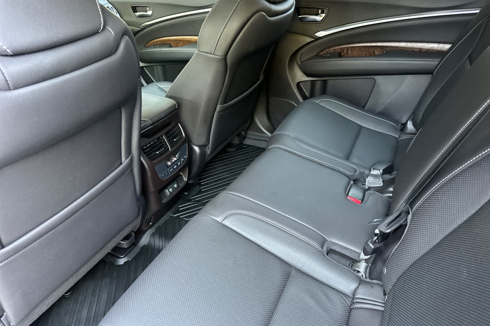 Thumbnail: 2020 Acura MDX - 4