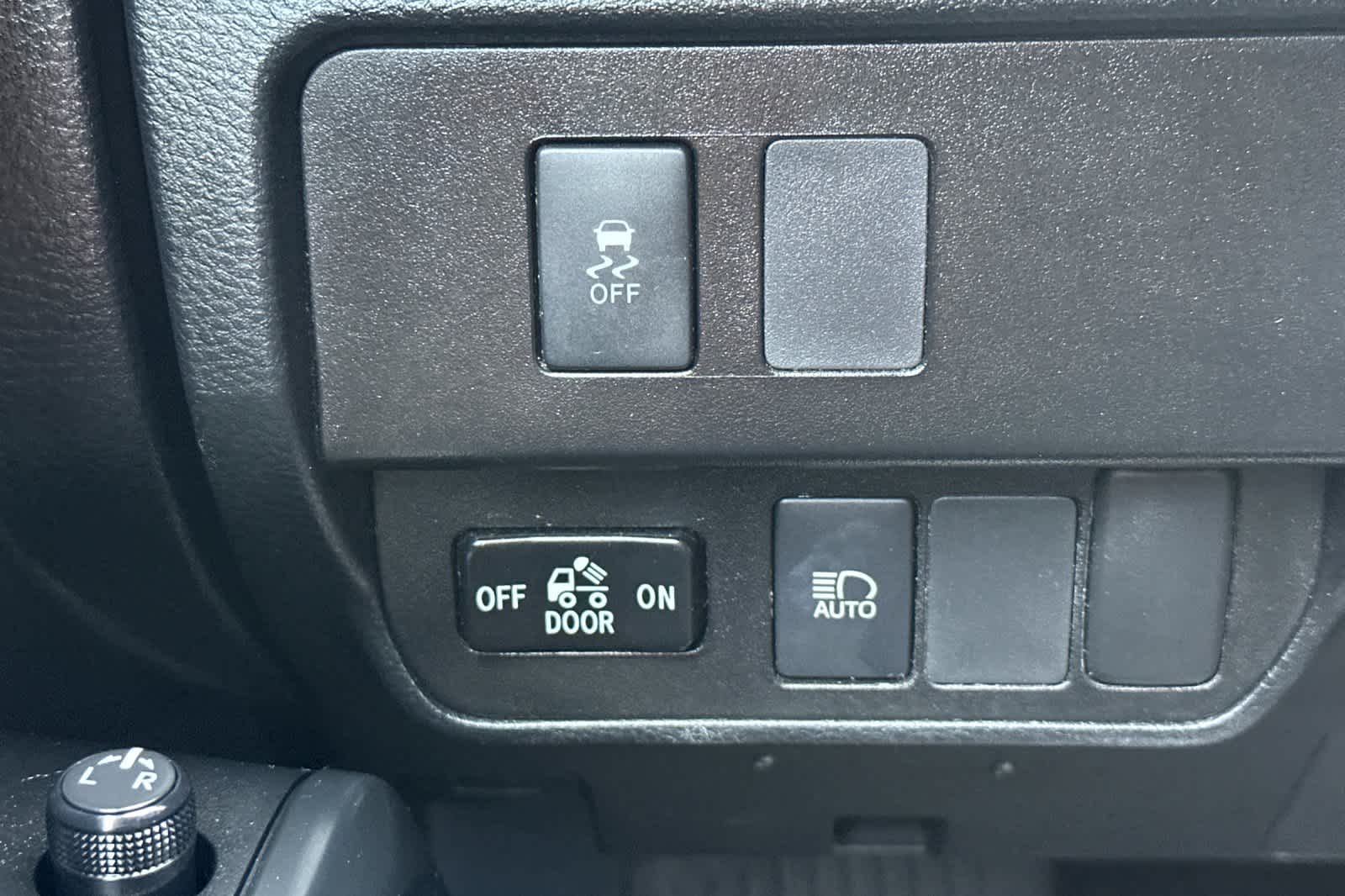 Thumbnail: 2020 Toyota Tacoma - 27