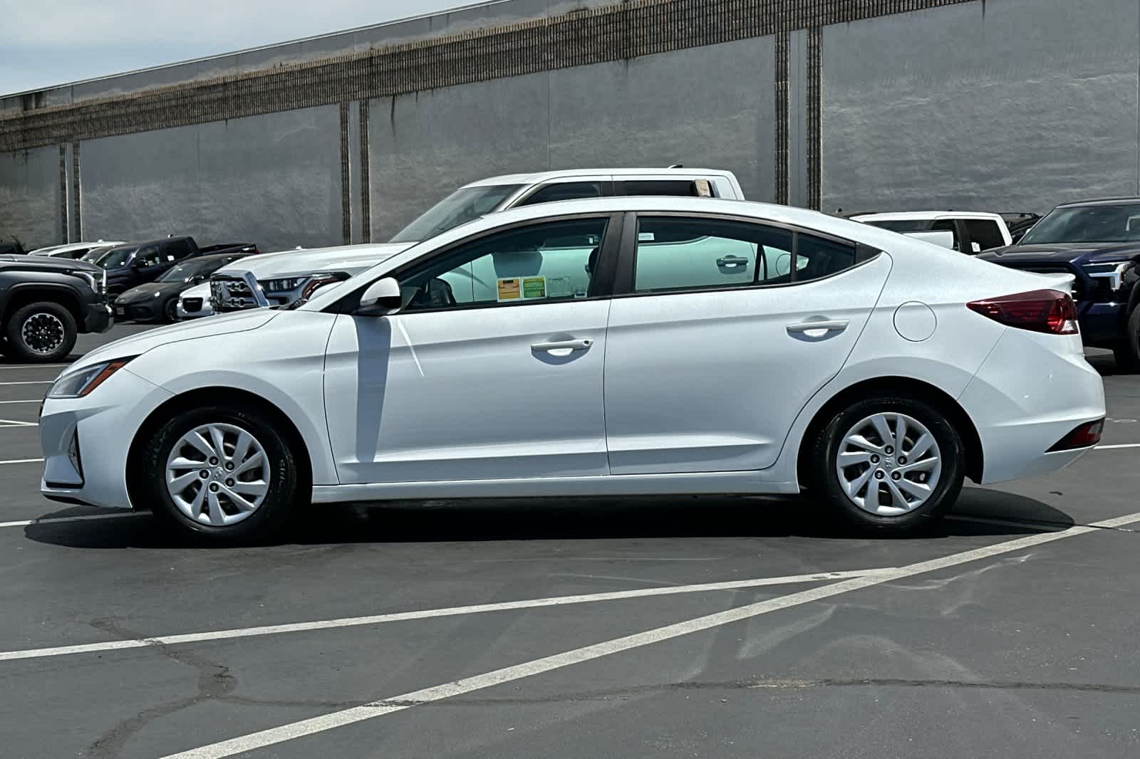 Thumbnail: 2020 Hyundai Elantra - 9