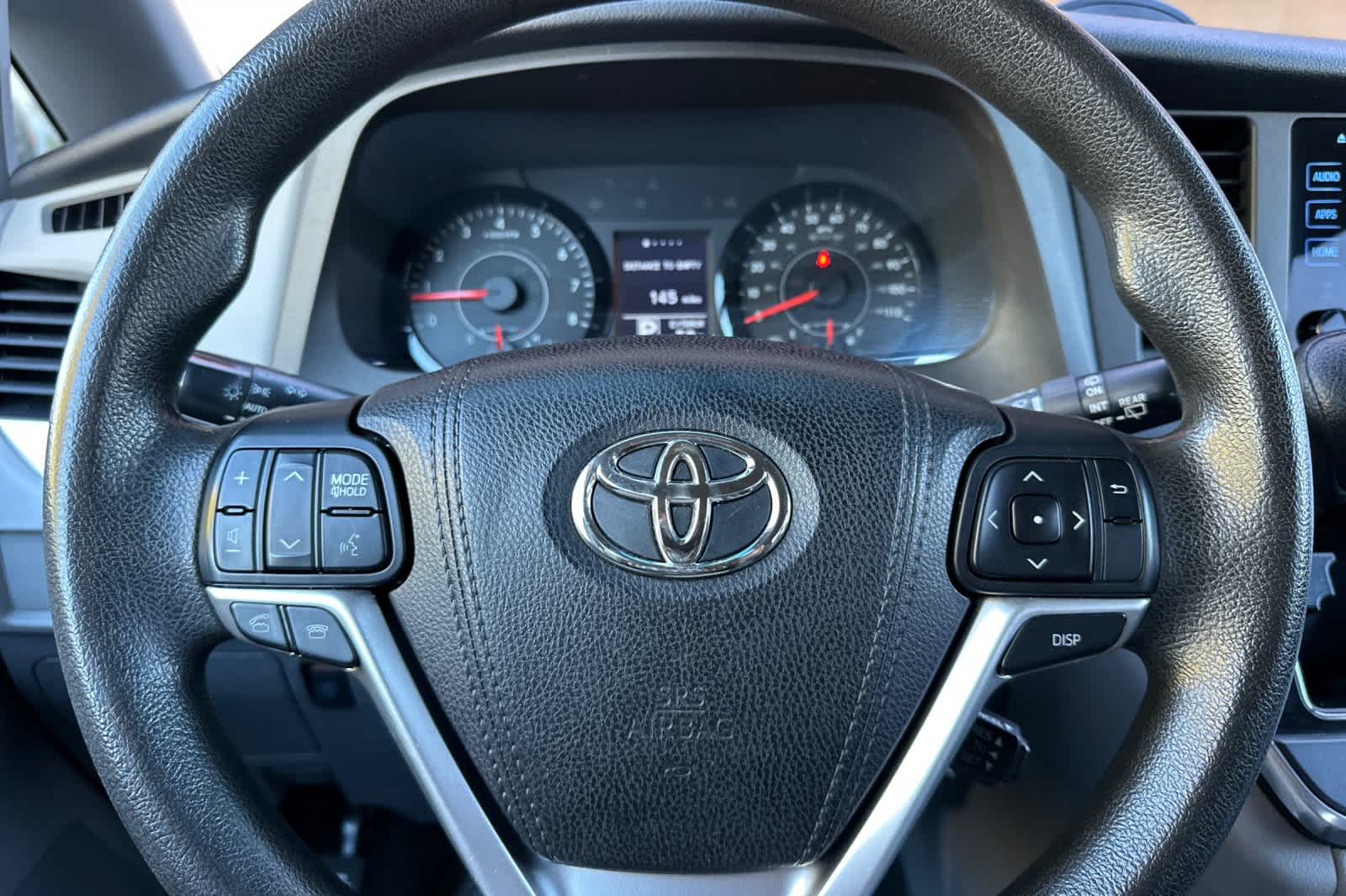 Thumbnail: 2015 Toyota Sienna - 24