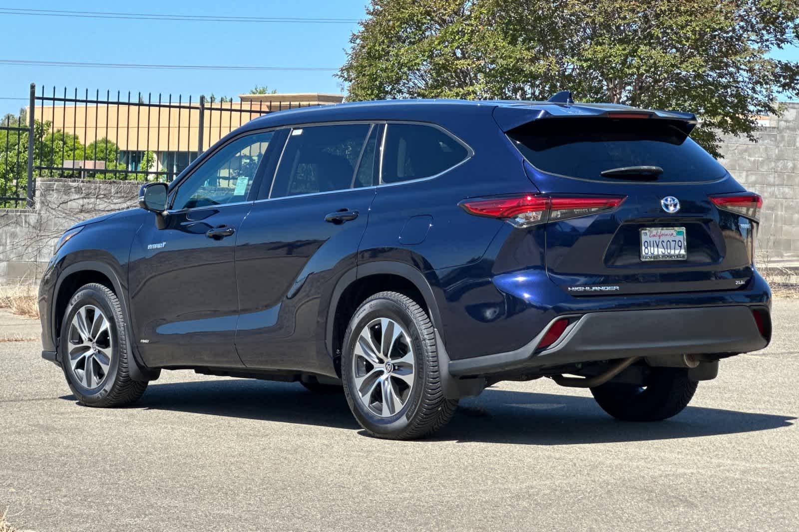 Thumbnail: 2021 Toyota Highlander - 6
