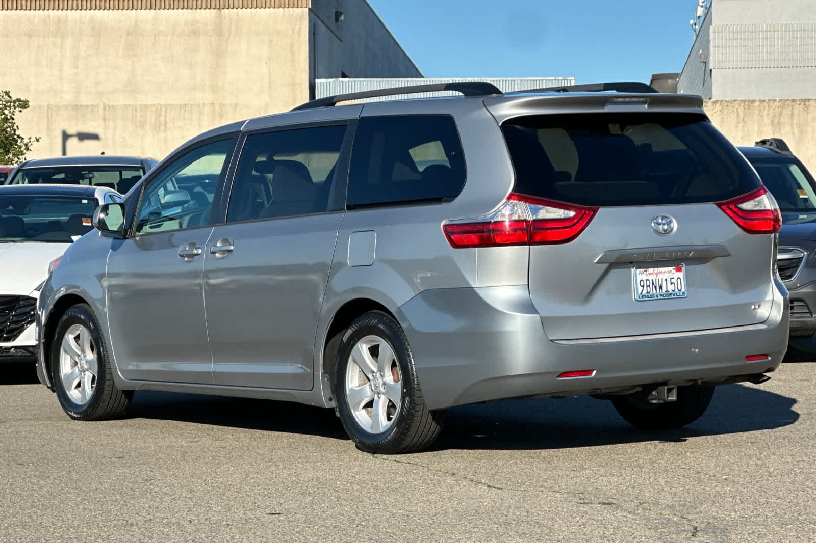 Thumbnail: 2015 Toyota Sienna - 7