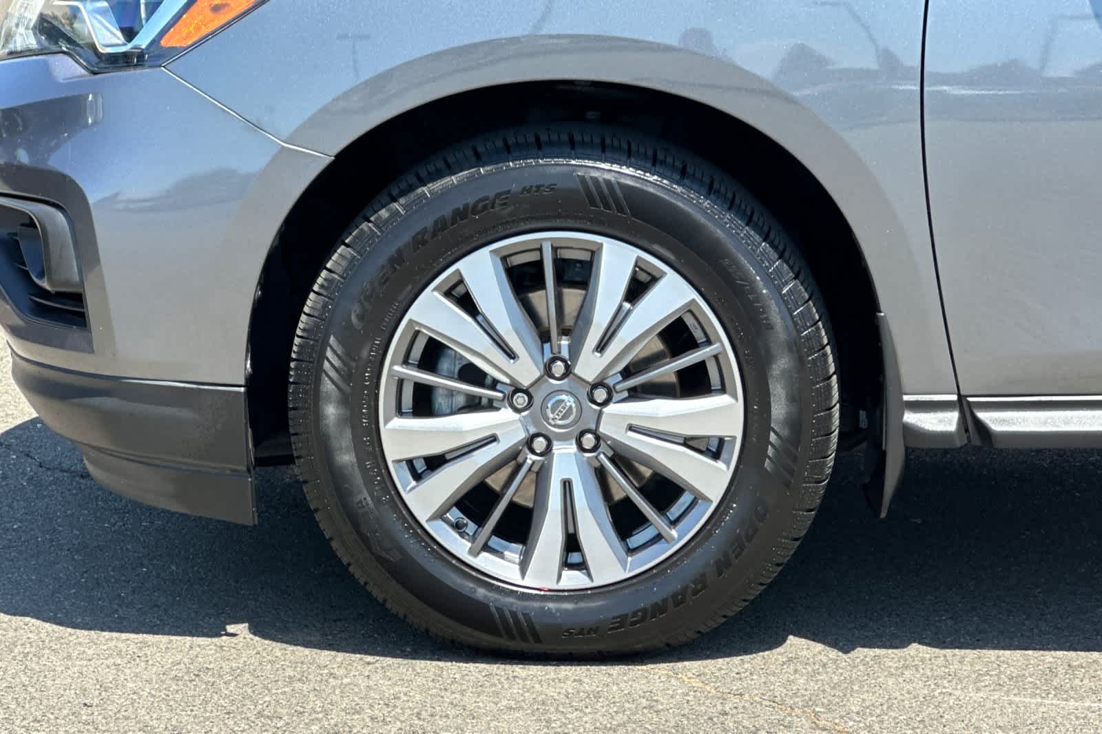 Thumbnail: 2020 Nissan Pathfinder - 32