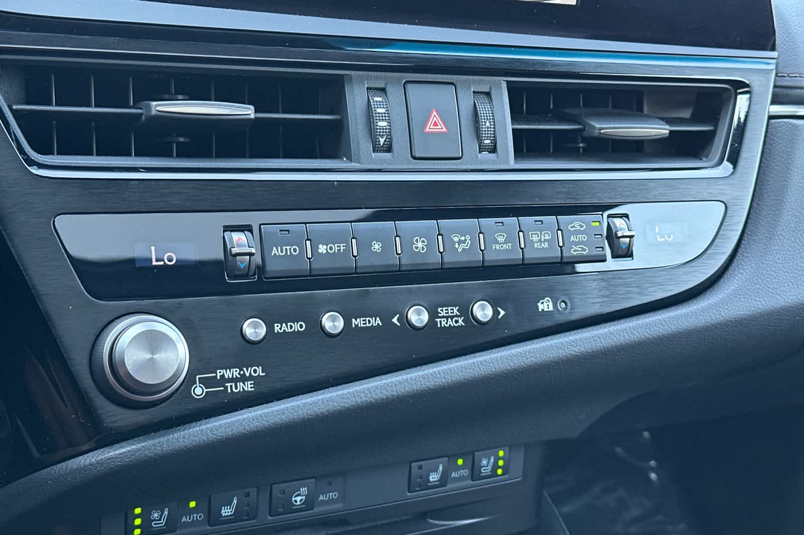 Thumbnail: 2022 Lexus ES - 21