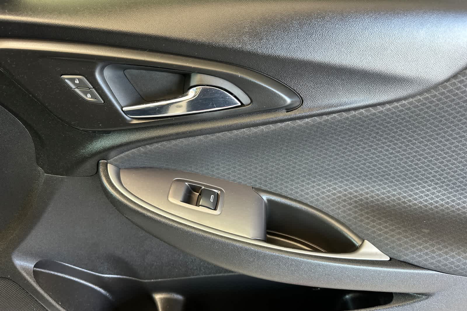 Thumbnail: 2017 Chevrolet Malibu - 17