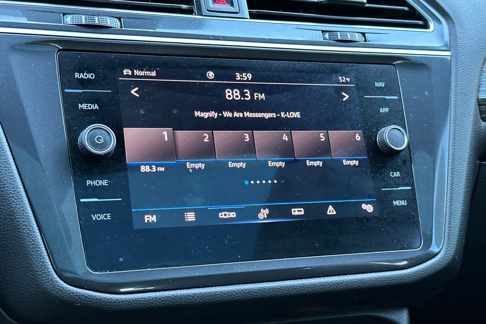 Thumbnail: 2023 Volkswagen Tiguan - 21