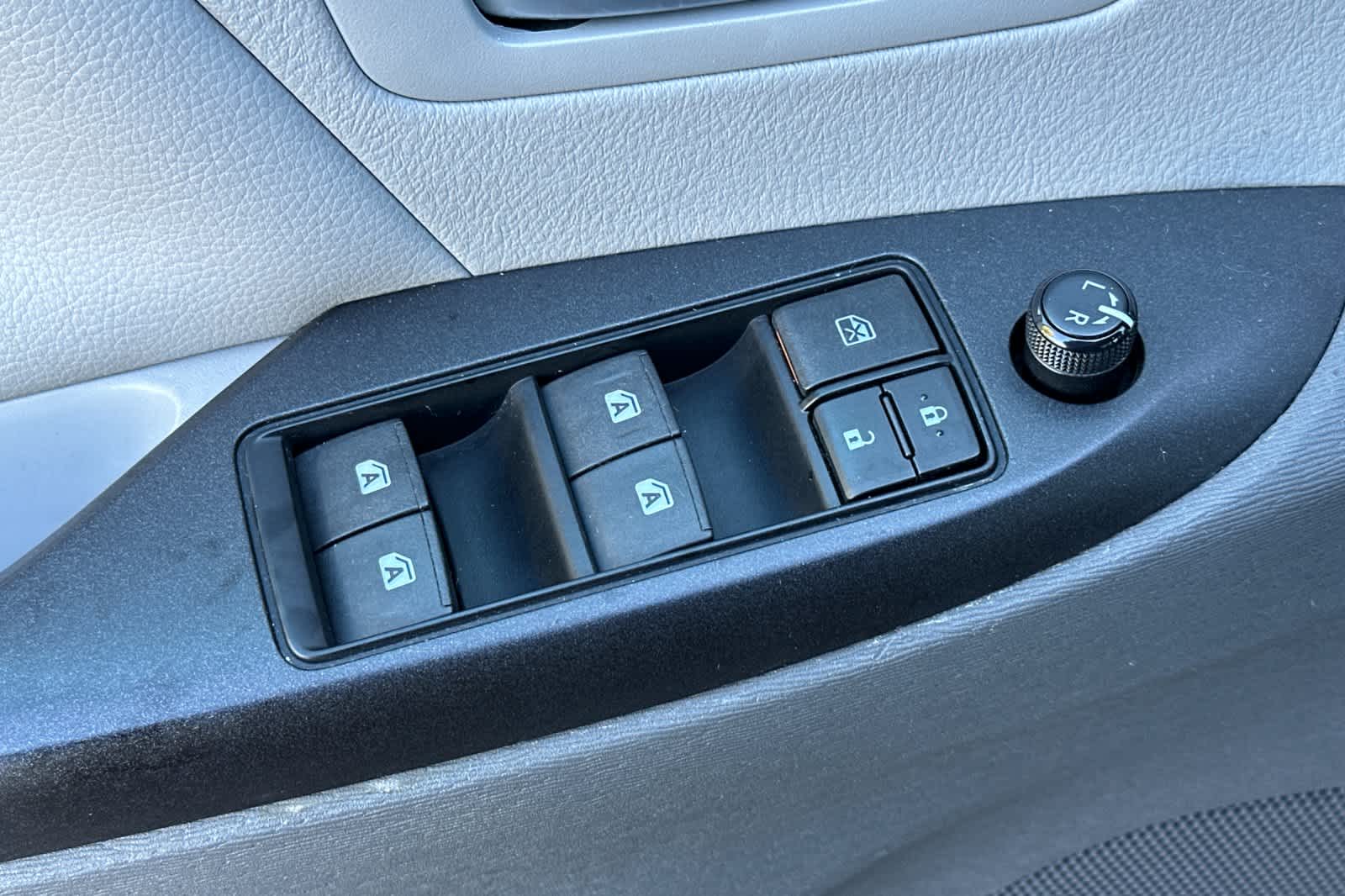 Thumbnail: 2015 Toyota Sienna - 13