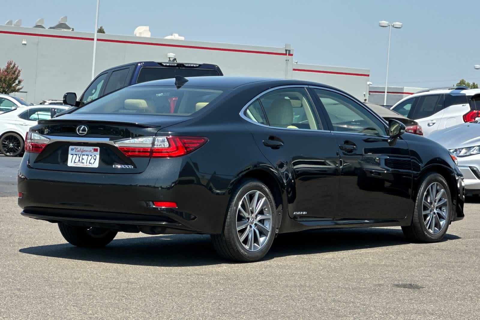 Thumbnail: 2017 Lexus ES - 2