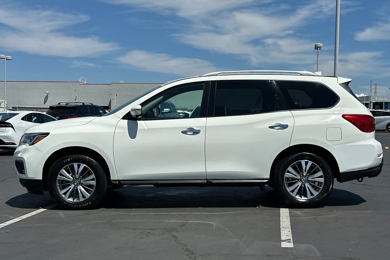 Thumbnail: 2020 Nissan Pathfinder - 9