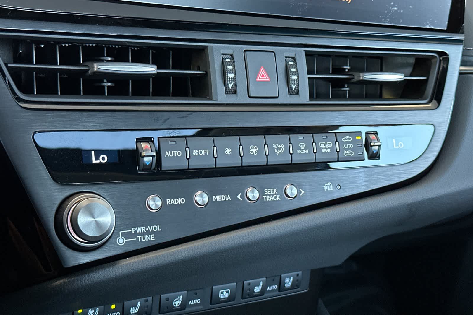 Thumbnail: 2025 Lexus ES - 22