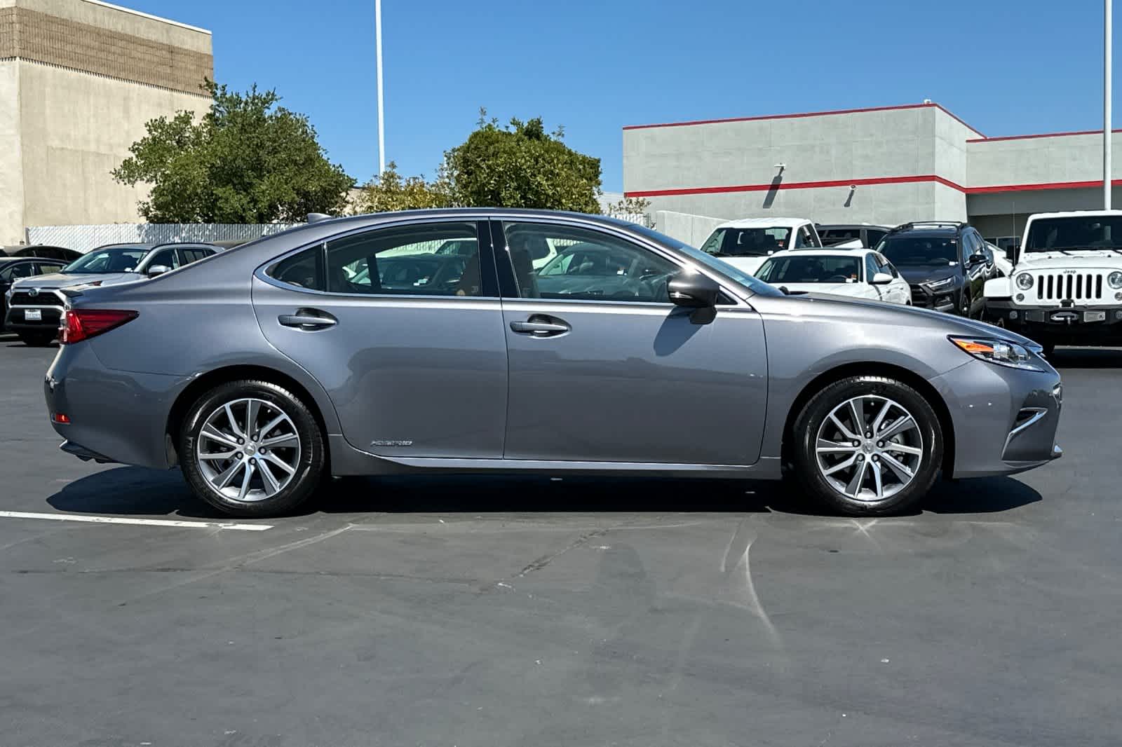 Thumbnail: 2016 Lexus ES - 6