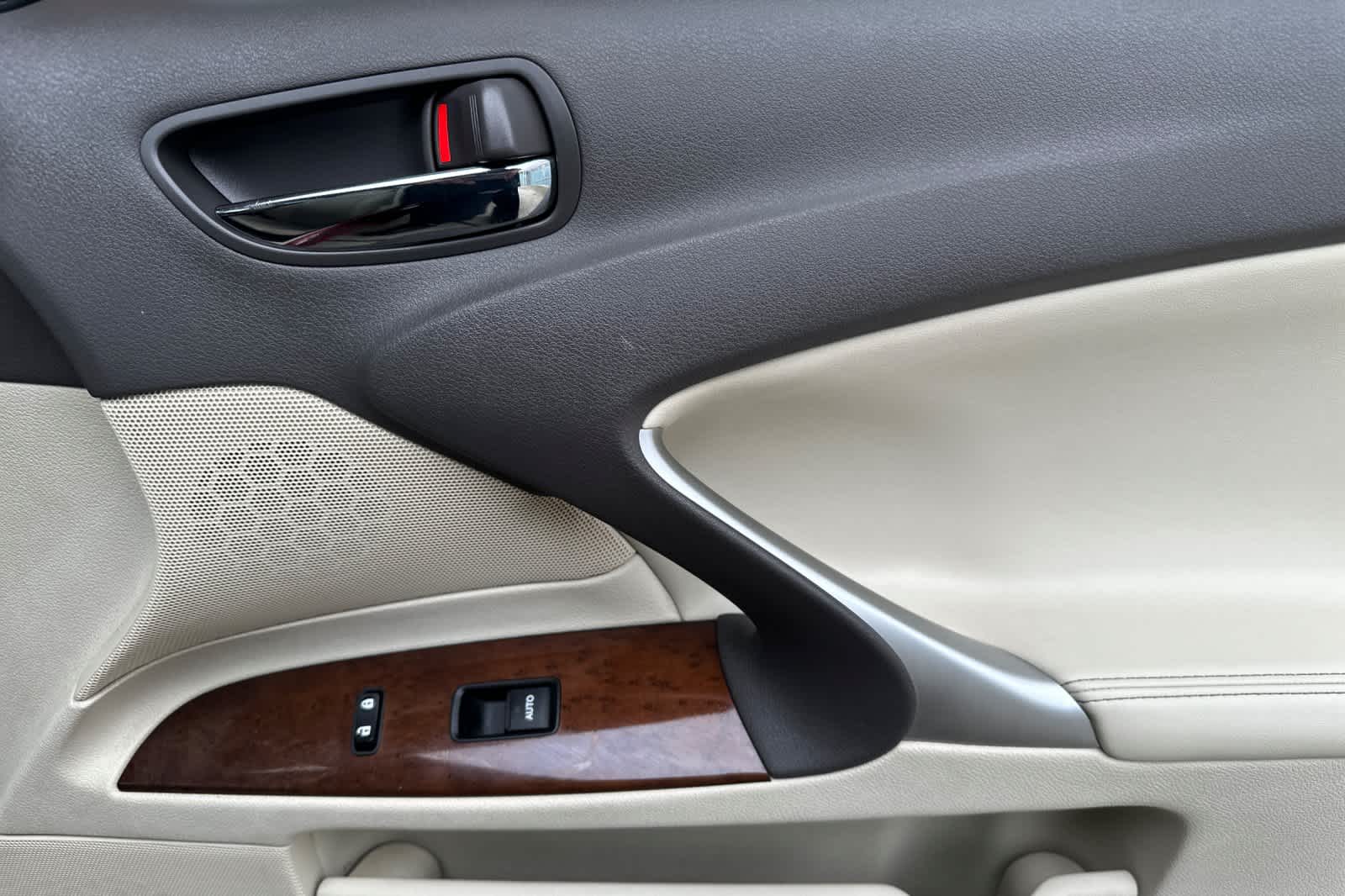 Thumbnail: 2013 Lexus IS - 18