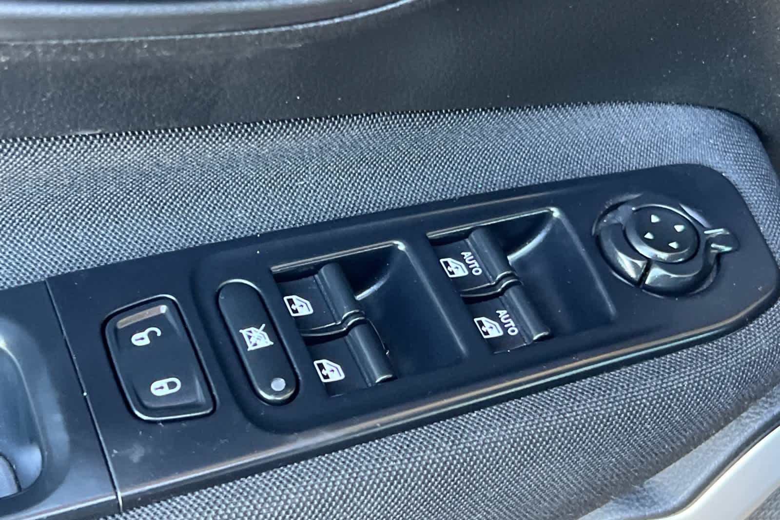 Thumbnail: 2018 Jeep Renegade - 12