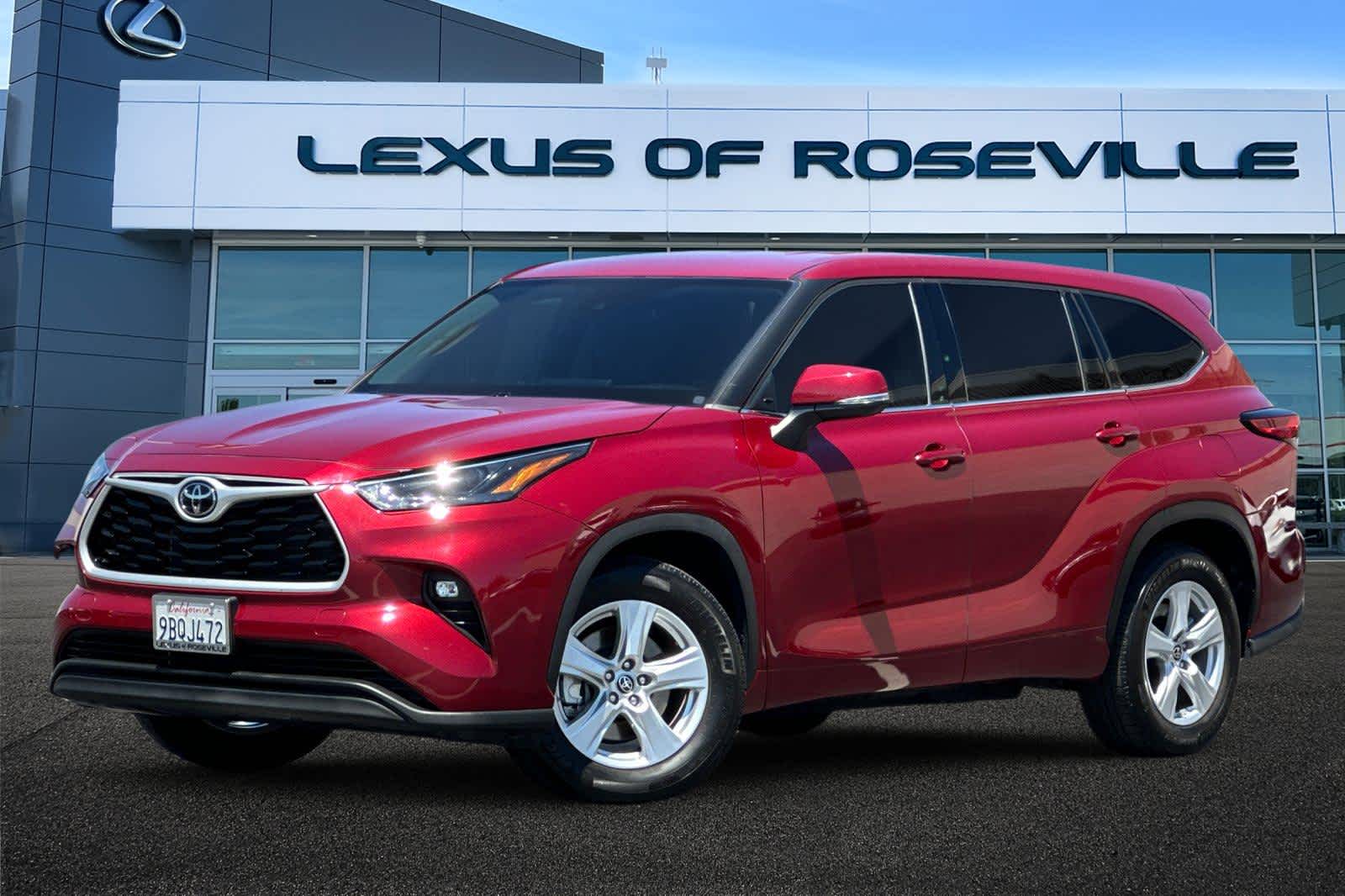 2022 Toyota Highlander LE Hero Image