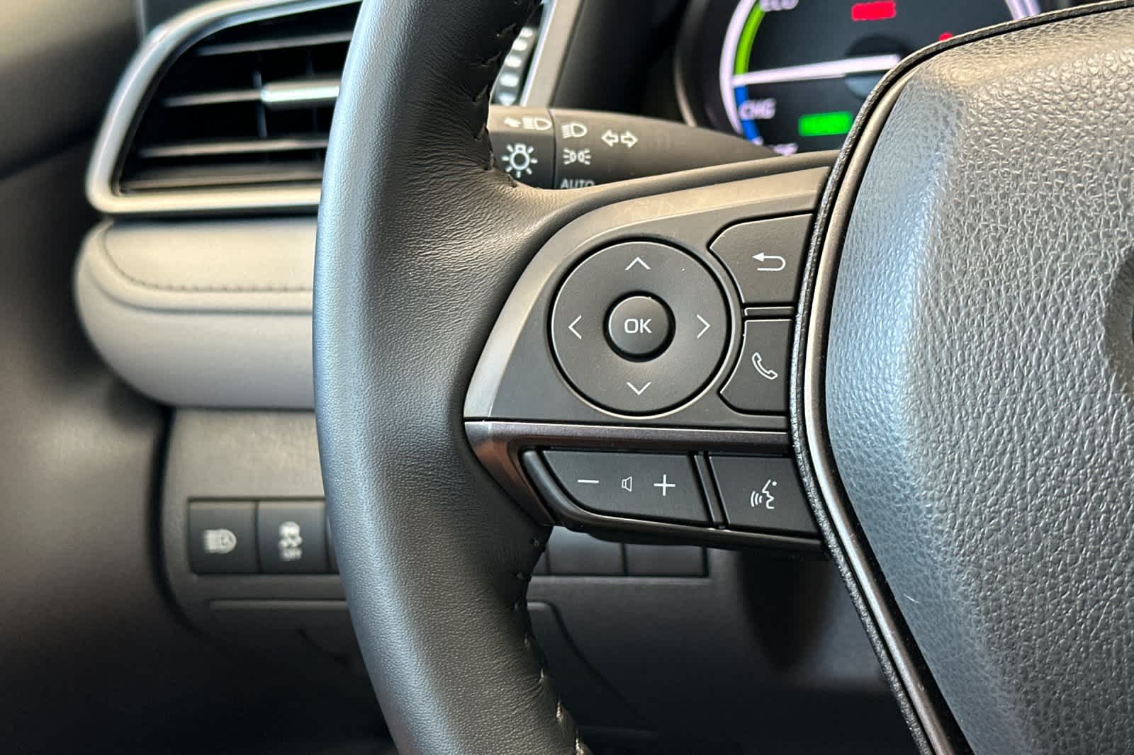 2024 Toyota Camry SE 24