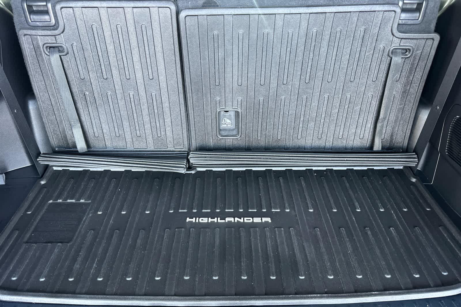 Thumbnail: 2022 Toyota Highlander - 16
