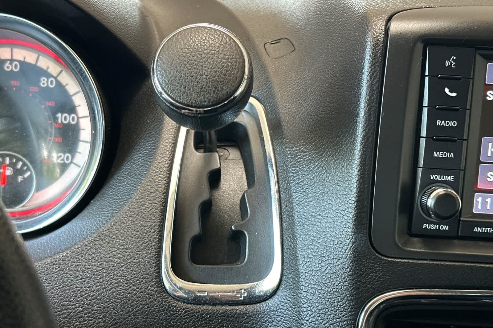 Thumbnail: 2018 Dodge Grand Caravan - 23
