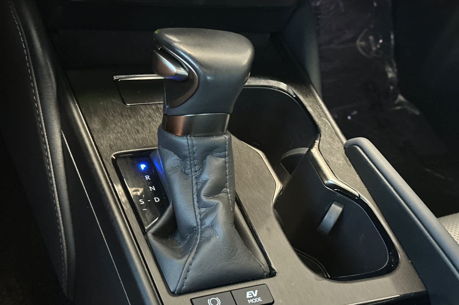 Thumbnail: 2025 Lexus ES - 23