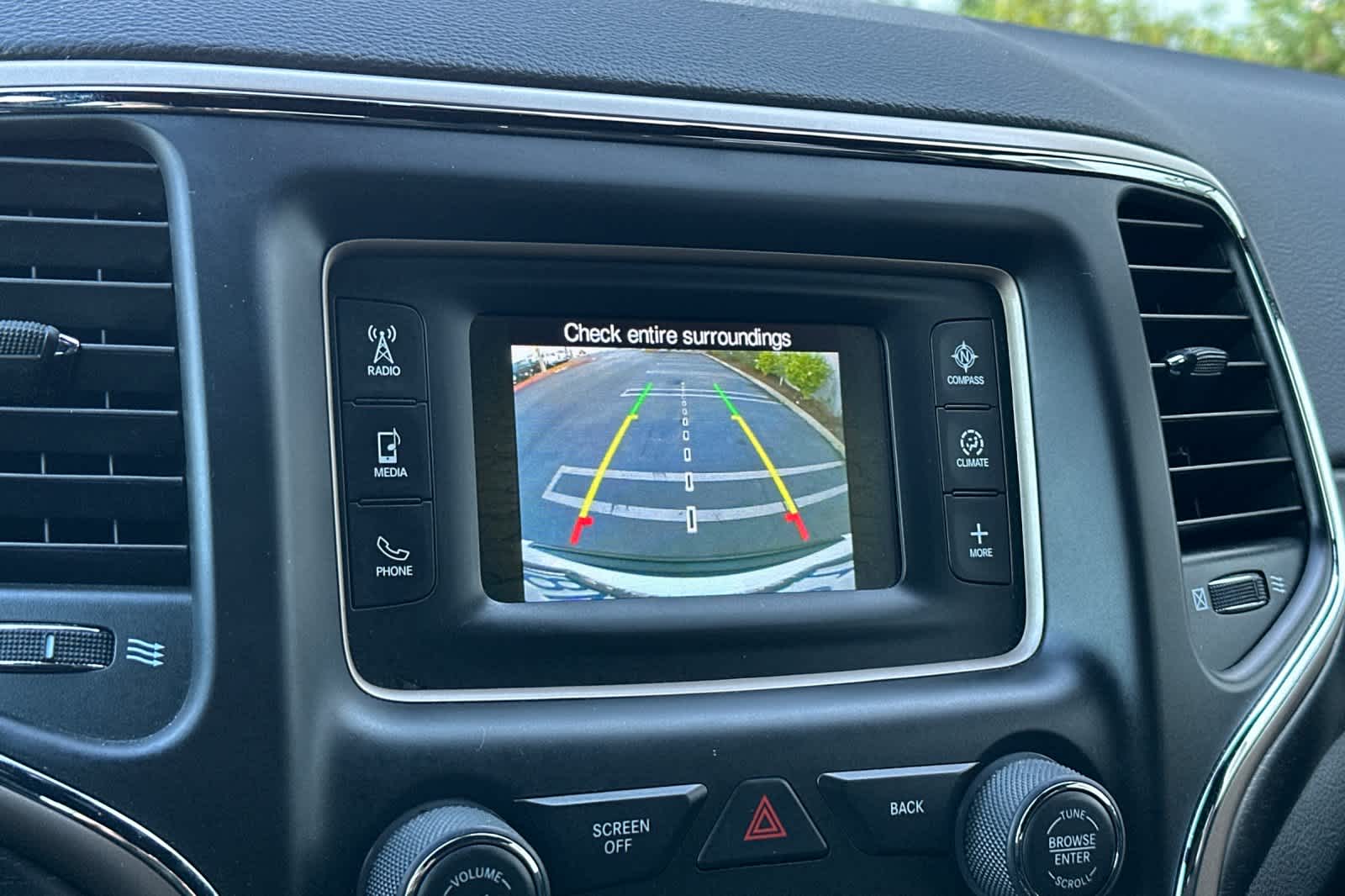 Thumbnail: 2017 Jeep Grand Cherokee - 21