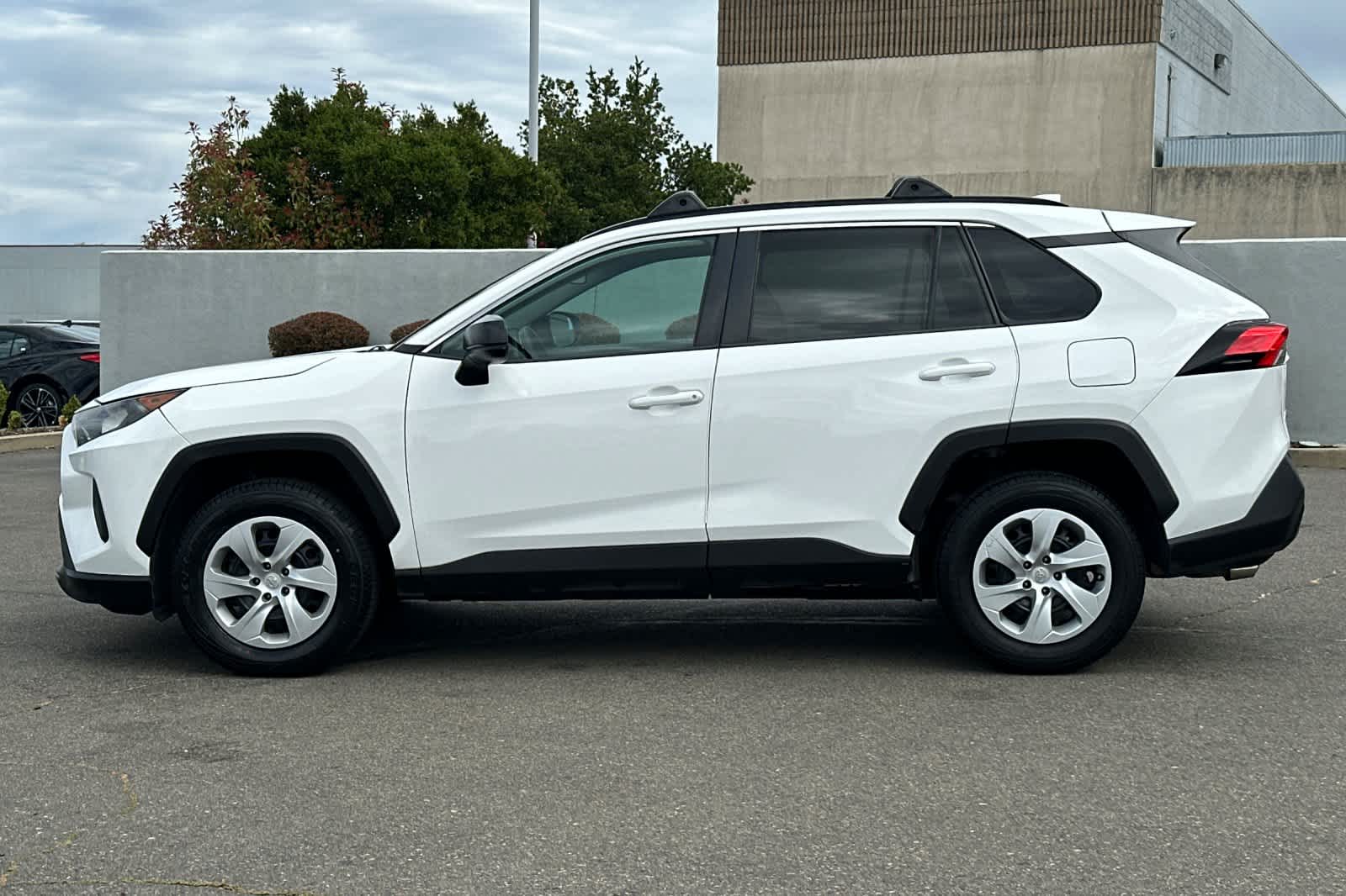 Thumbnail: 2019 Toyota RAV4 - 9