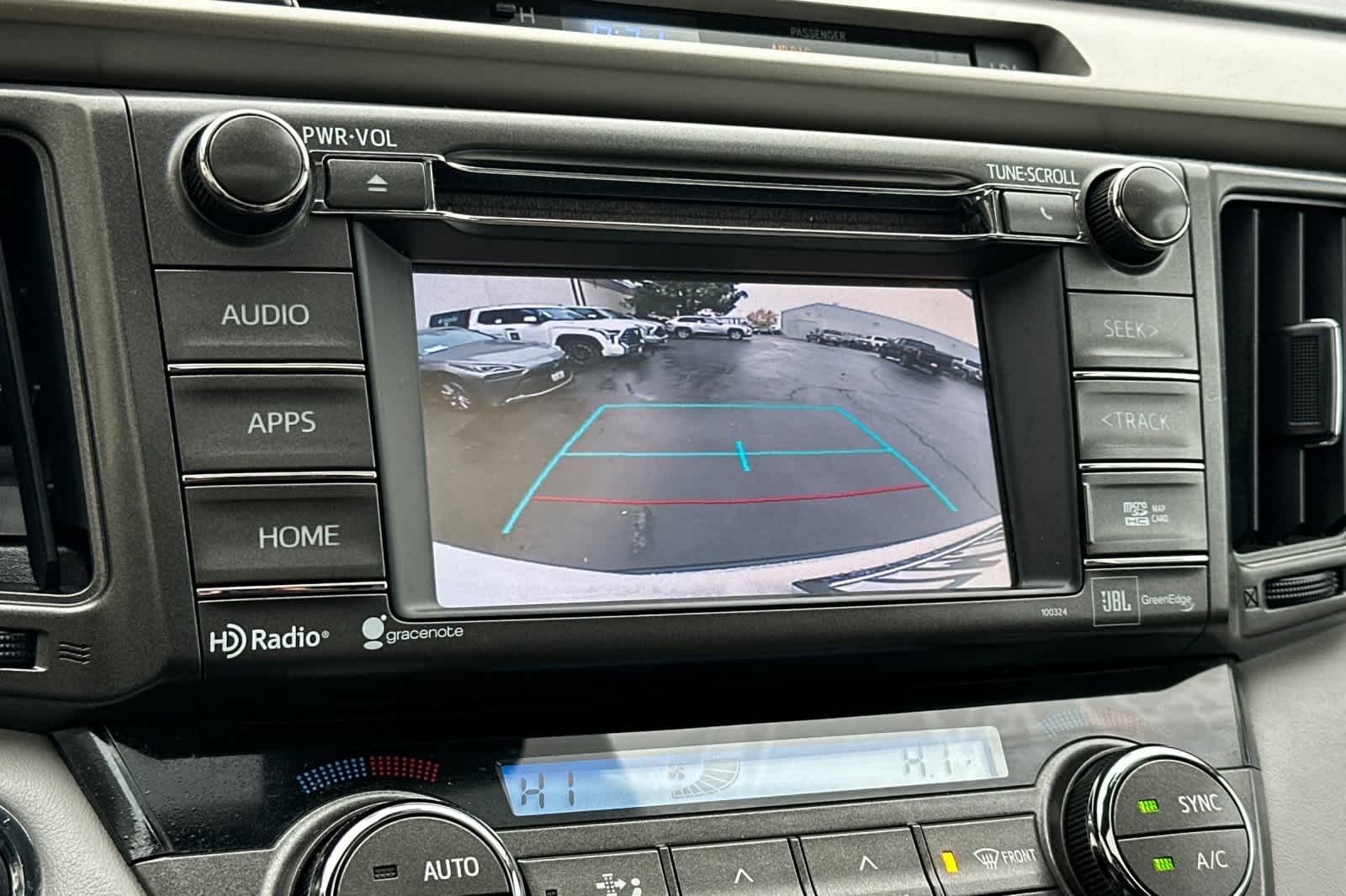 Thumbnail: 2015 Toyota RAV4 - 21