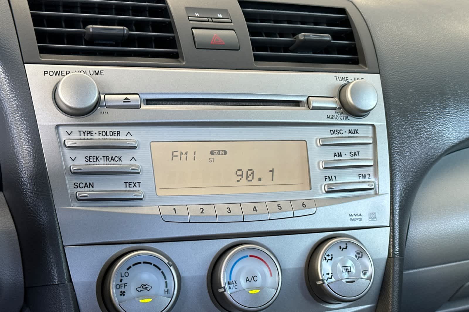 Thumbnail: 2010 Toyota Camry - 18