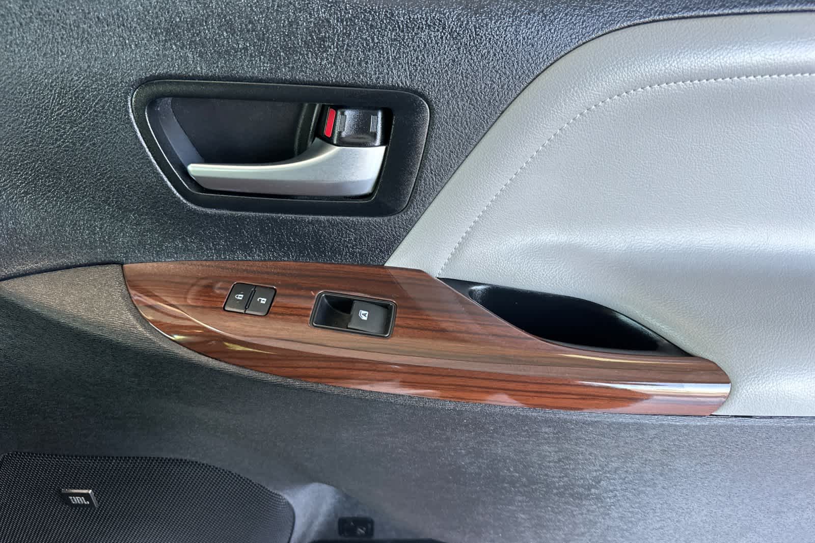 Thumbnail: 2019 Toyota Sienna - 20