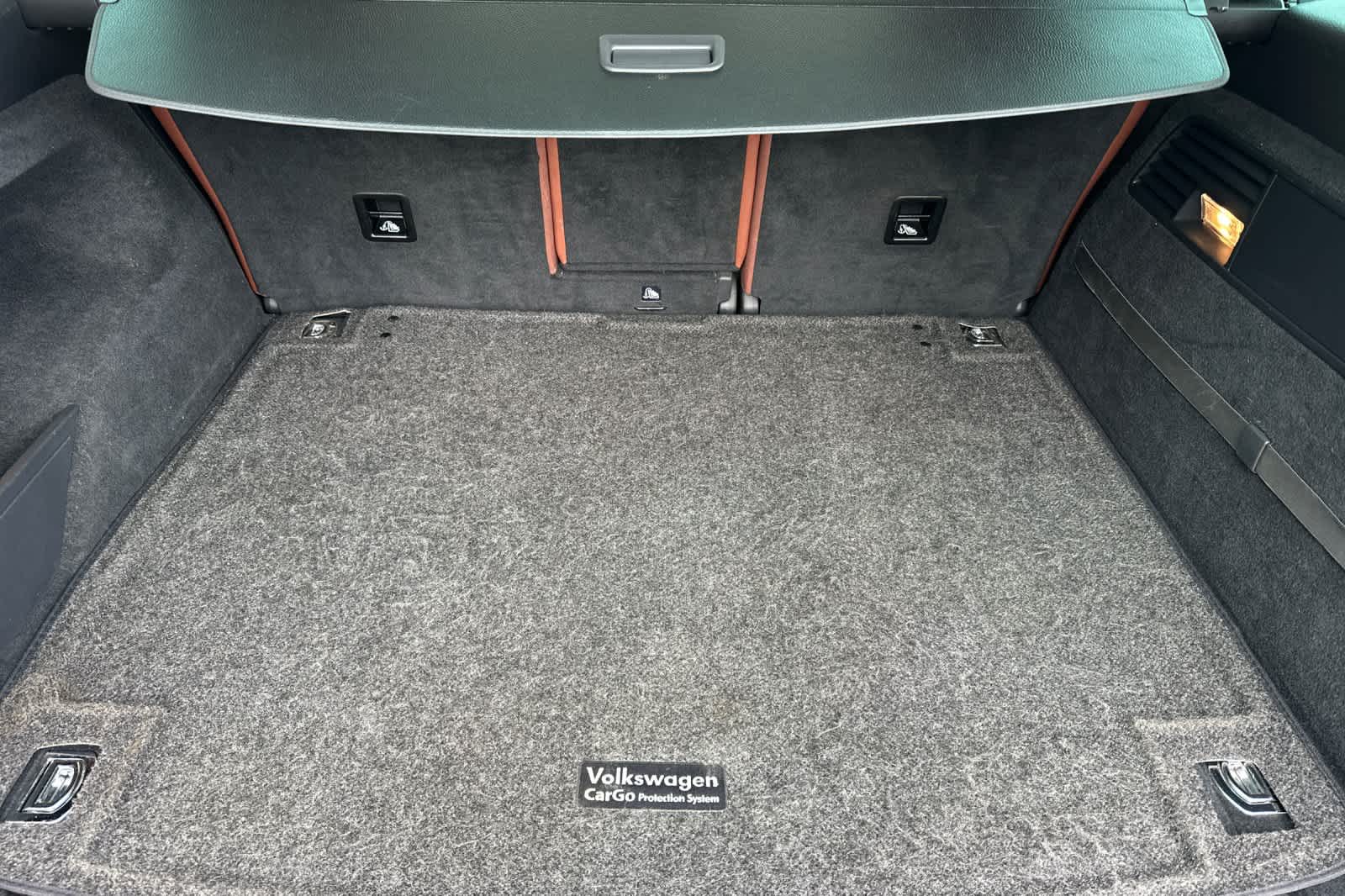 Thumbnail: 2016 Volkswagen Touareg - 16