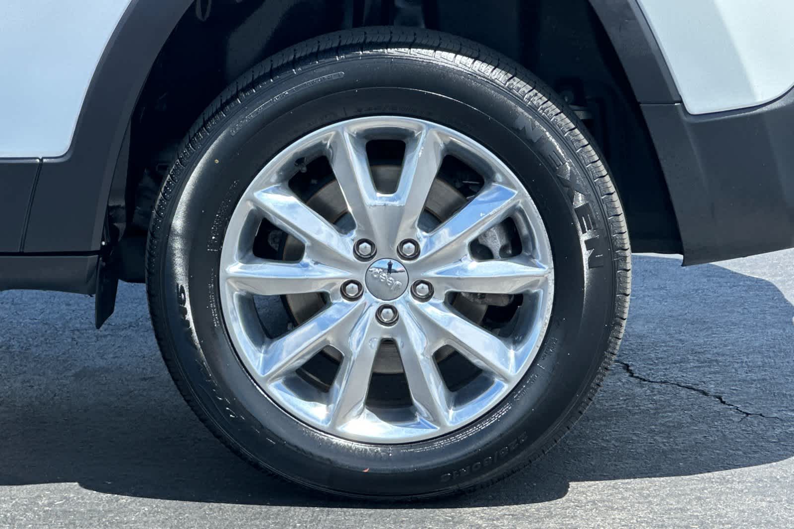 Thumbnail: 2016 Jeep Cherokee - 26