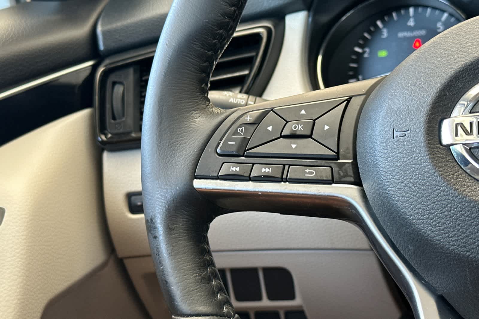 2018 Nissan Rogue Sport SL 27
