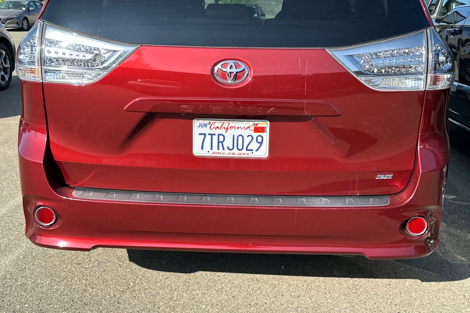 Thumbnail: 2016 Toyota Sienna - 22