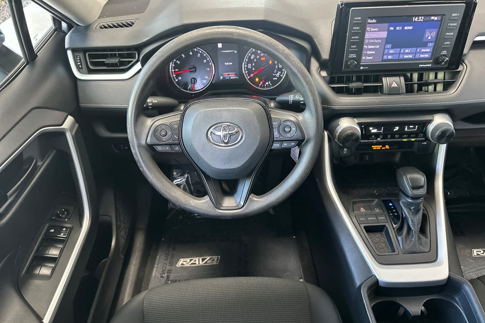 2020 Toyota RAV4 LE 14
