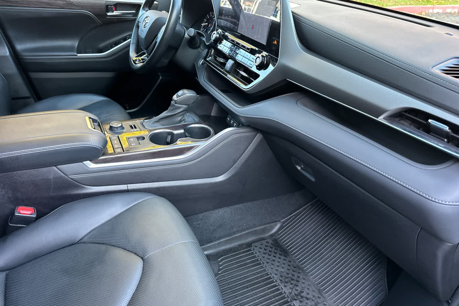 Thumbnail: 2021 Toyota Highlander - 17