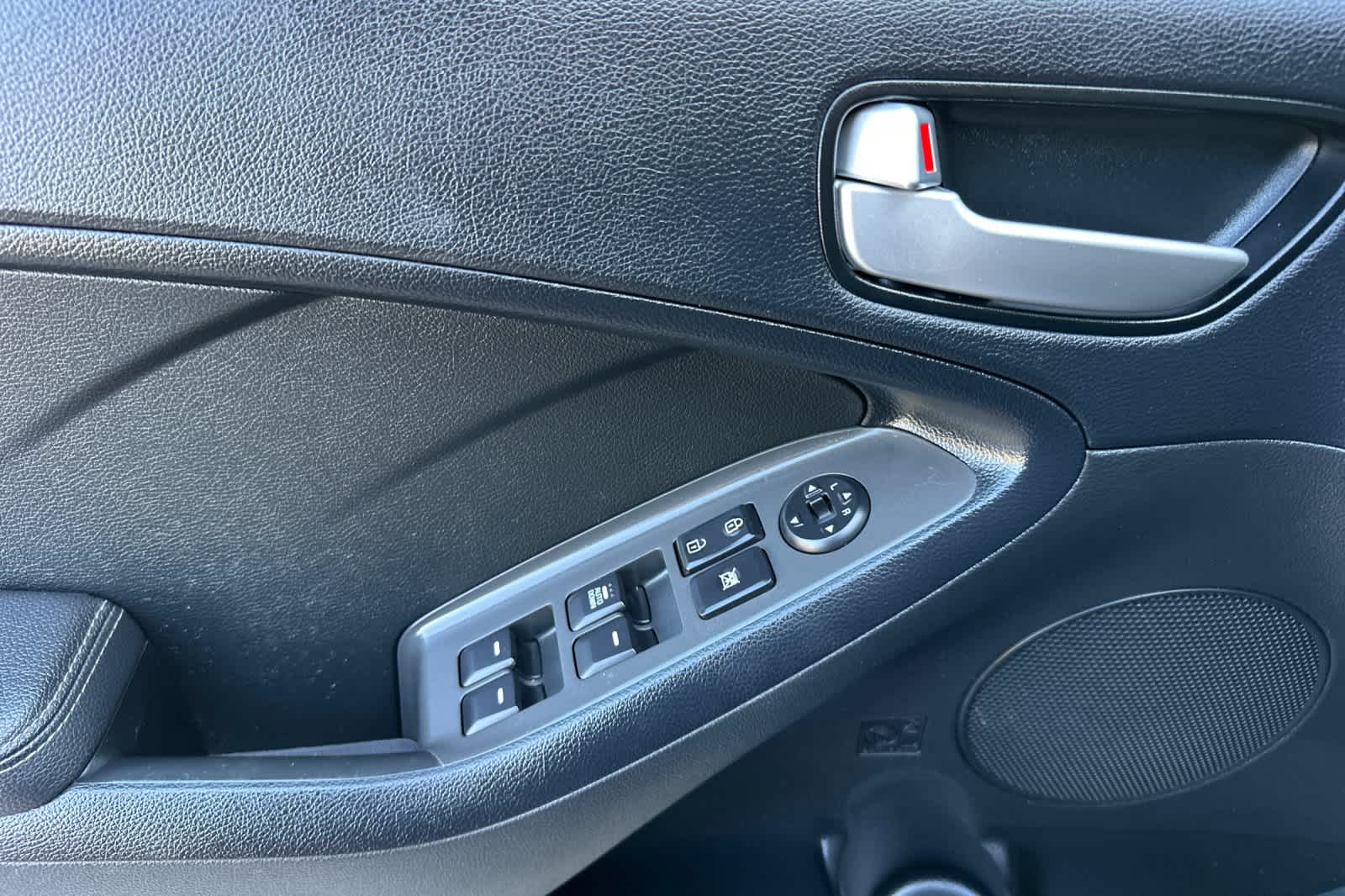 Thumbnail: 2018 Kia Forte - 12